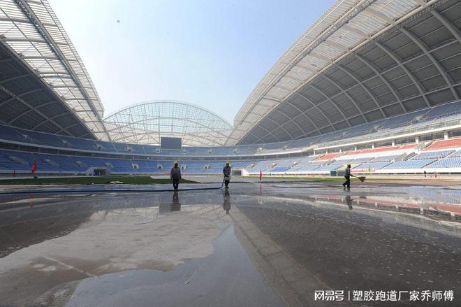 B体育：塑胶跑道清洁之道：从入门到精通(图1)
