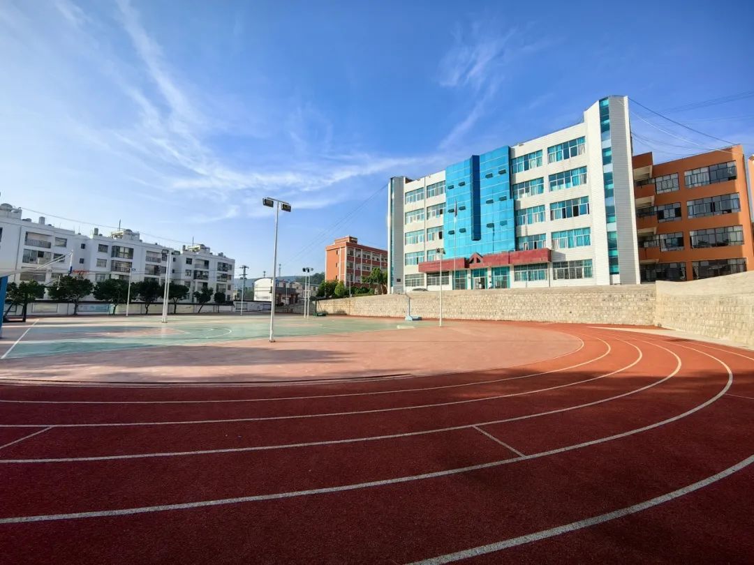 经验交流徐汇“小”基建助力泸西乡村教育“大”进步(图1)