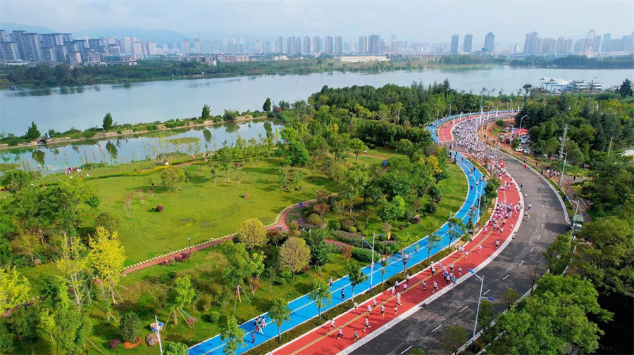 云南：以更高水平全民健身公共服务助推健康县城“勤锻炼”工作_新华网(图1)