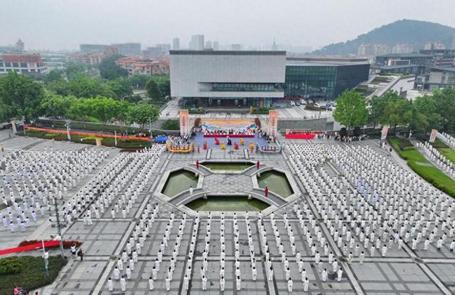 超三千人共舞太极！2024年全国老年人太极拳健身大联动主会场活动举行(图1)