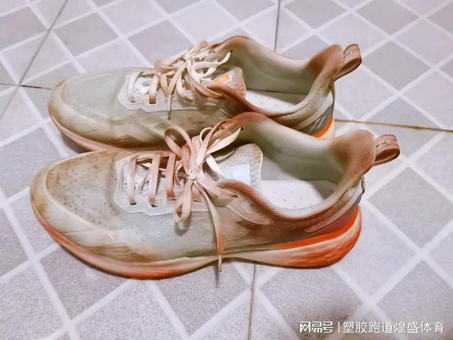 B·sport（中国体育）：掉色、起泡问题频发的塑胶跑道你了解原因吗？(图1)