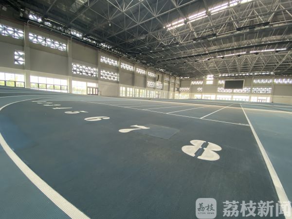 巨型“魔方”跑道带坡、不怕风吹日晒……探营国内最大室内田径馆(图3)