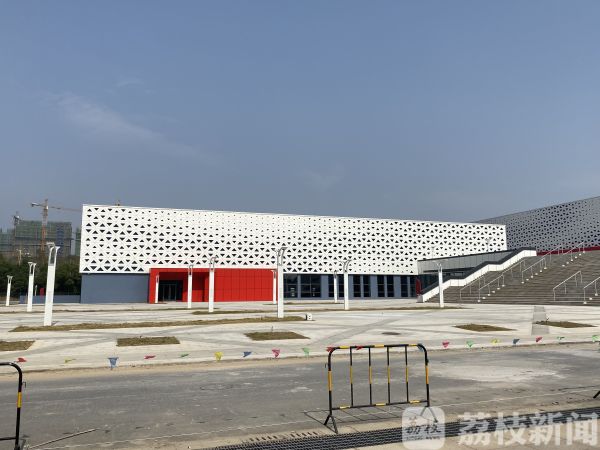 巨型“魔方”跑道带坡、不怕风吹日晒……探营国内最大室内田径馆(图10)