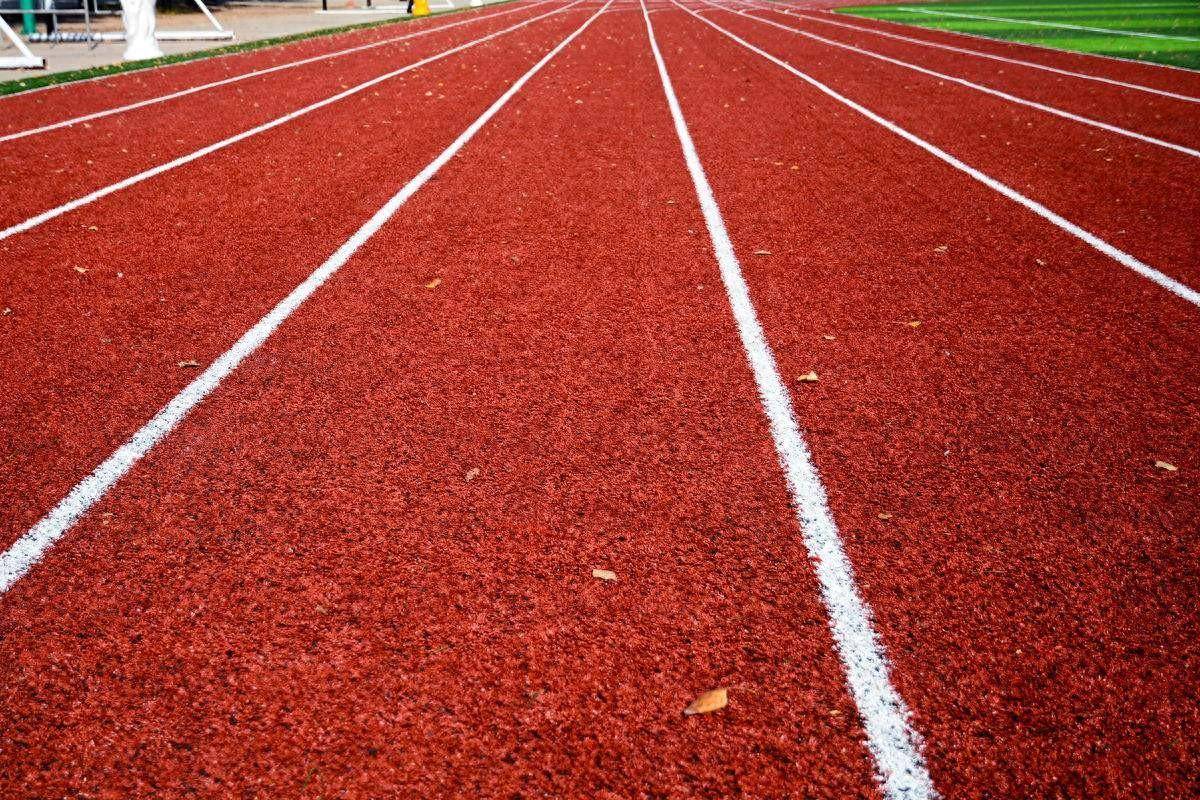 什么是塑胶跑道：细致解读浩瀚无垠的运动舞台(图1)