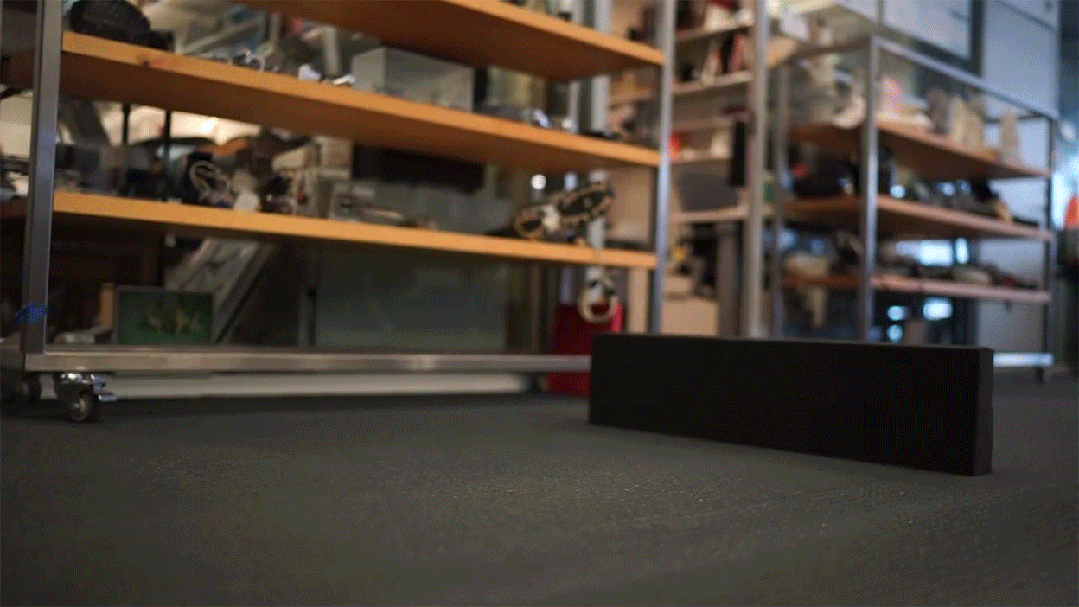 曾因攀岩事故双腿截肢MIT教授开发连接大脑神经的仿生腿帮助截肢者恢复正常行走(图4)