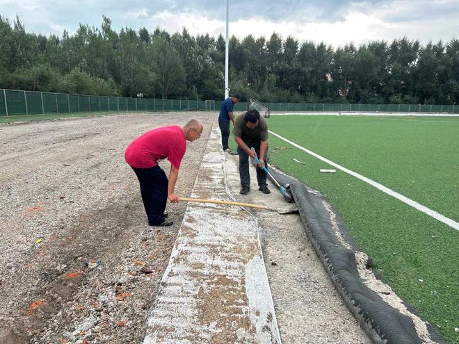 牙克石市紧锣密鼓推进体育场塑胶跑道及附属设施维修改造工程(图1)