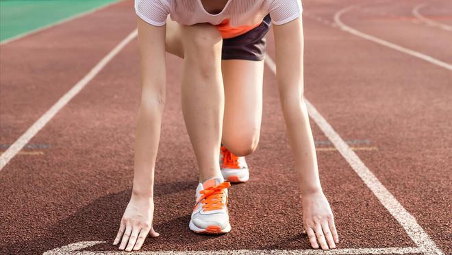 B体育：塑胶跑道800米比赛变道规则(图3)