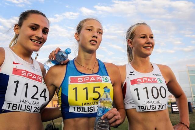 B体育：塑胶跑道800米比赛变道规则(图6)