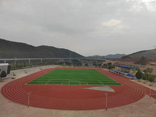 B体育：塑胶跑道施工丨塑胶跑道让人们的生活运动更健康！(图1)