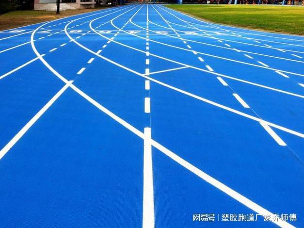 B体育：【运动科技大揭秘】哪种塑胶跑道才是运动训练的黄金搭档？(图2)
