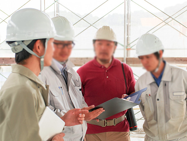塑胶跑道材料室外塑胶球场广西跑道材料广西康奇体育用品人工草坪生产厂家-康奇体育(图3)