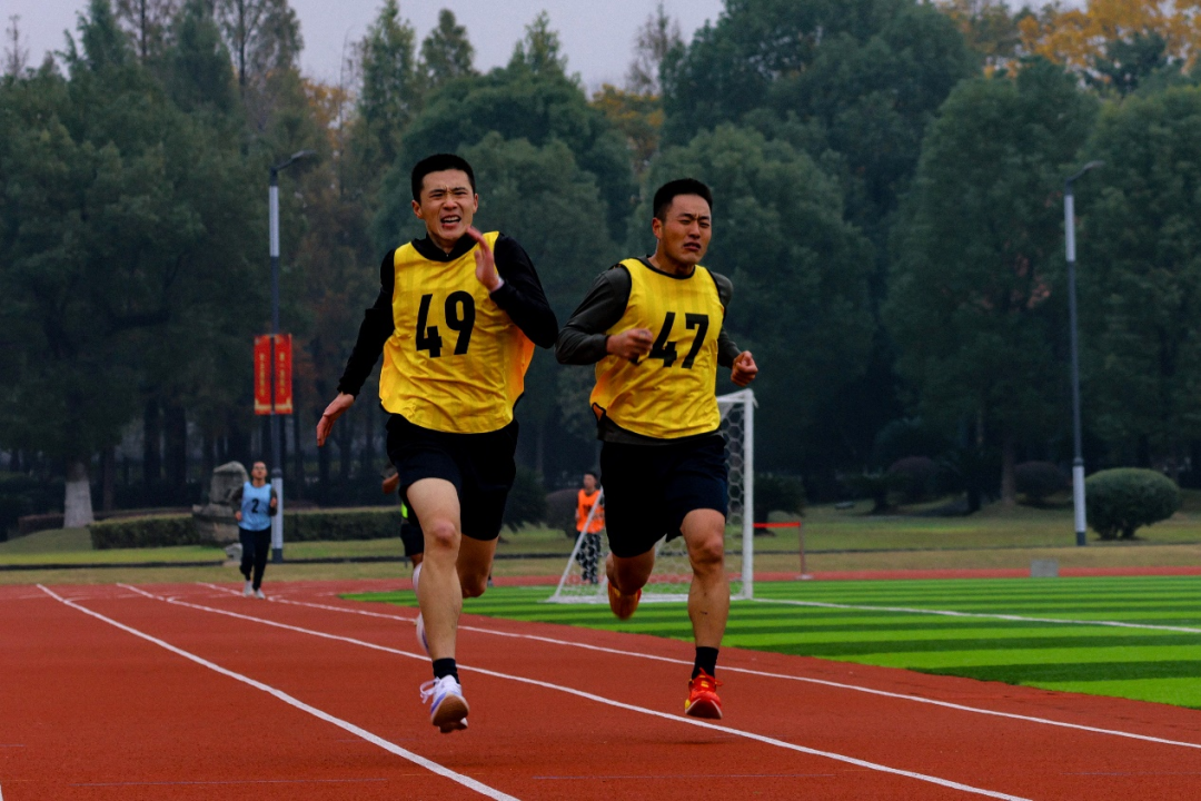 强体能砺斗志！这场年度体能考核很燃(图1)