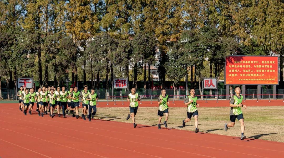 强体能砺斗志！这场年度体能考核很燃(图2)