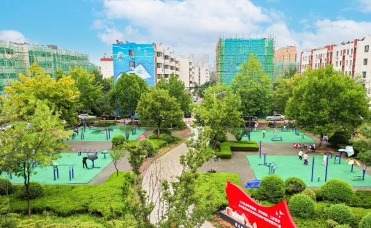 B·sport（中国体育）：青岛西海岸新区：老旧小区健身器材焕新升级助力健康生活“动起来”(图2)