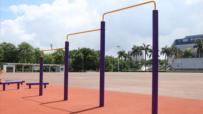 B体育：千万别小看了小区公园里的那些健身设施真能缓解腰腿疼痛！(图3)