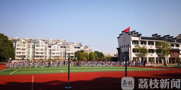 B体育：“毒跑道”再难面世！校园塑胶跑道新国标今起实施(图4)