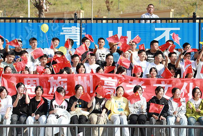 新华社客户端湖北频道｜2024年第四届“全民健身健康中国”全国县域足球赛湖北赛区总决赛在巴东激情开赛(图6)