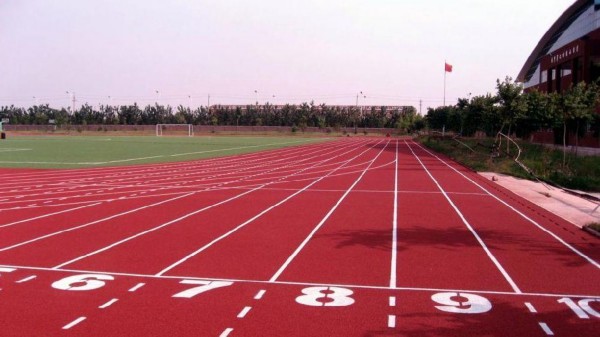 毒跑道由废轮胎制成垃圾制成塑胶颗粒废塑料桶装自制胶水(图3)