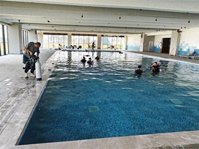 B体育：广州千叶全力服务各地游泳馆以优质泳池设备助力健康畅游(图1)