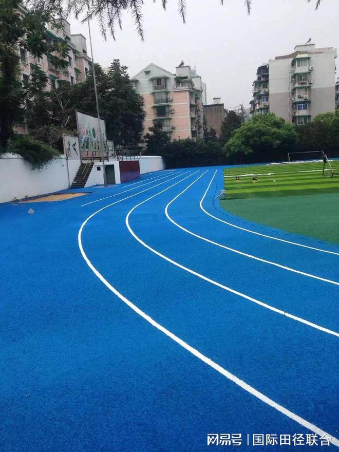 塑胶跑道标准施工周期要多久？(图2)