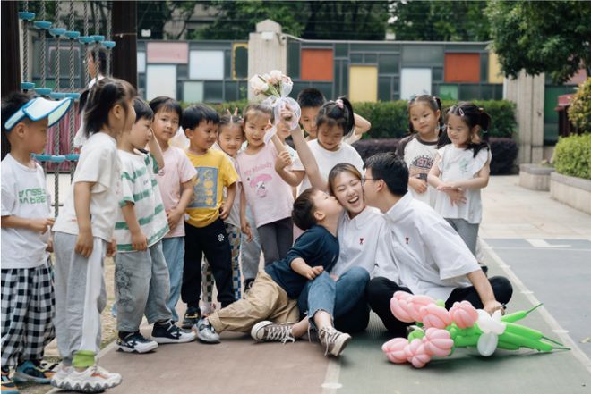 1年、10年、20340年不同教龄教师代表共同承诺：请相信西湖教育人一定会把西湖教育办好！(图6)