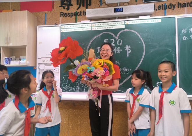 1年、10年、20340年不同教龄教师代表共同承诺：请相信西湖教育人一定会把西湖教育办好！(图12)