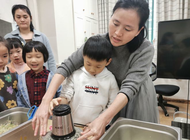 1年、10年、20340年不同教龄教师代表共同承诺：请相信西湖教育人一定会把西湖教育办好！(图15)