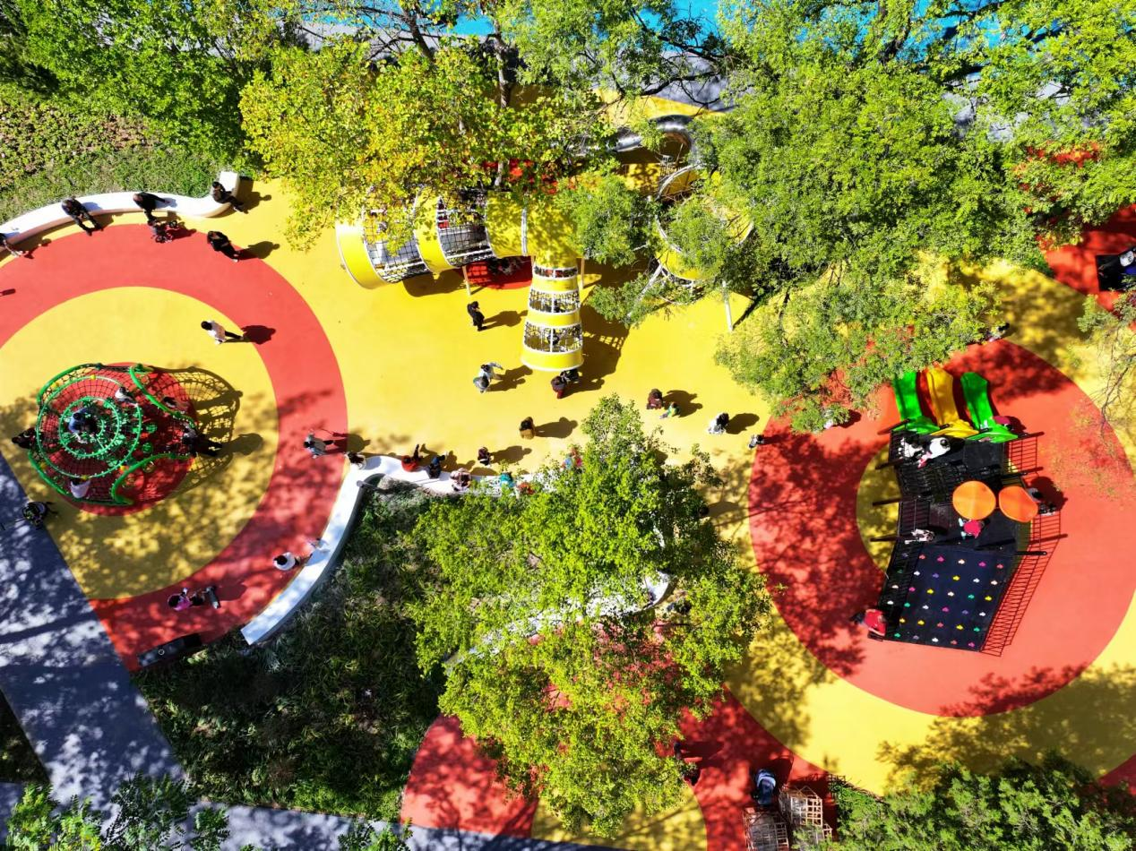 B体育：铜川市印台区重兴公园海绵化改造后新开园(图1)