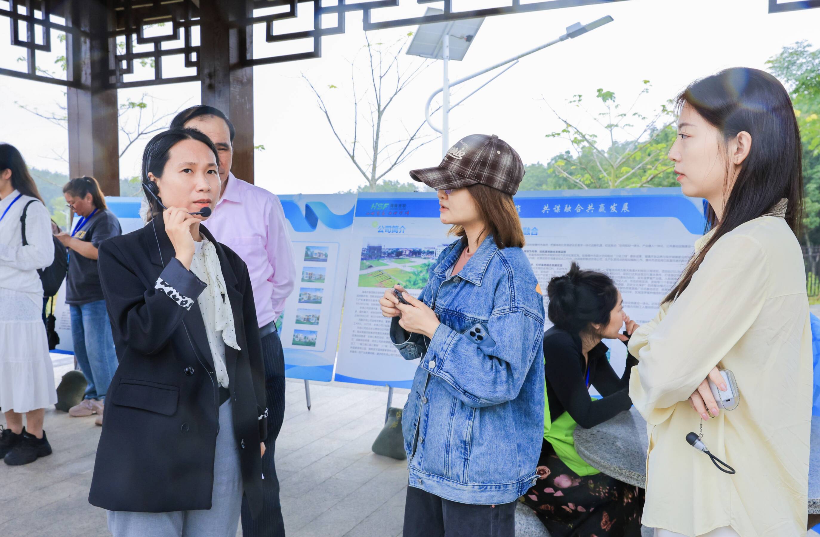 垦地合力让“移居”变“宜居”“2024年全国重点网络媒体海垦行”走进西联南园小区(图3)