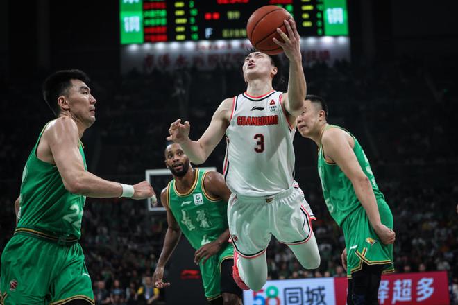 夺冠拼图再现杨鸣新绝杀现辽宁四连冠稳(图1)