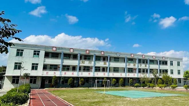 B·sport（中国体育）：揭阳榕城一小学存在塑胶跑道退化等问题！后续来了！(图3)