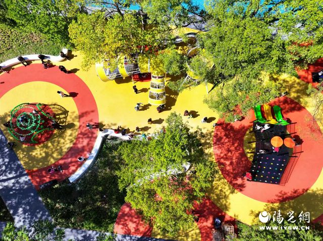 印台区重兴公园海绵化改造后新开园(图2)