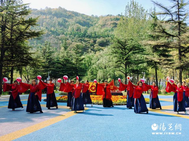 印台区重兴公园海绵化改造后新开园(图3)