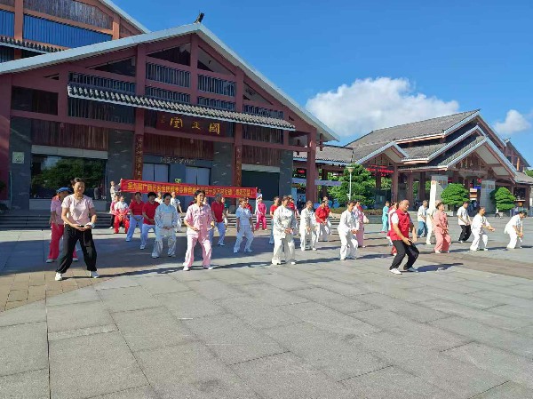 B·sport（中国体育）：全民健身一个内涵丰富的“广西故事”(图1)