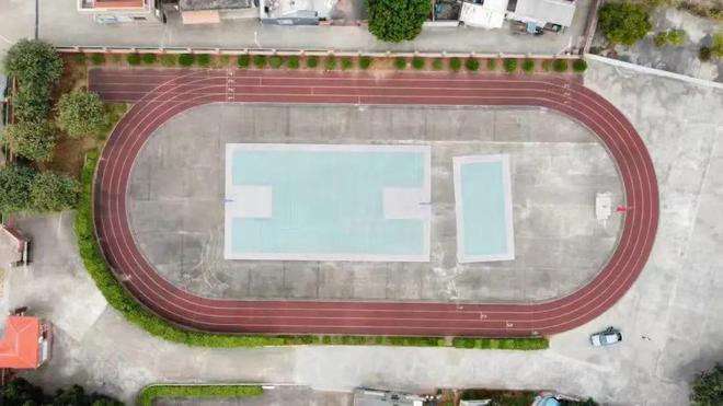 完工！河源36所学校体育场换“新装”(图1)