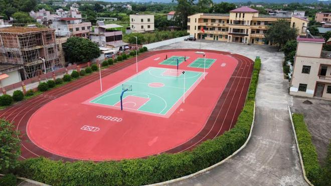 完工！河源36所学校体育场换“新装”(图2)