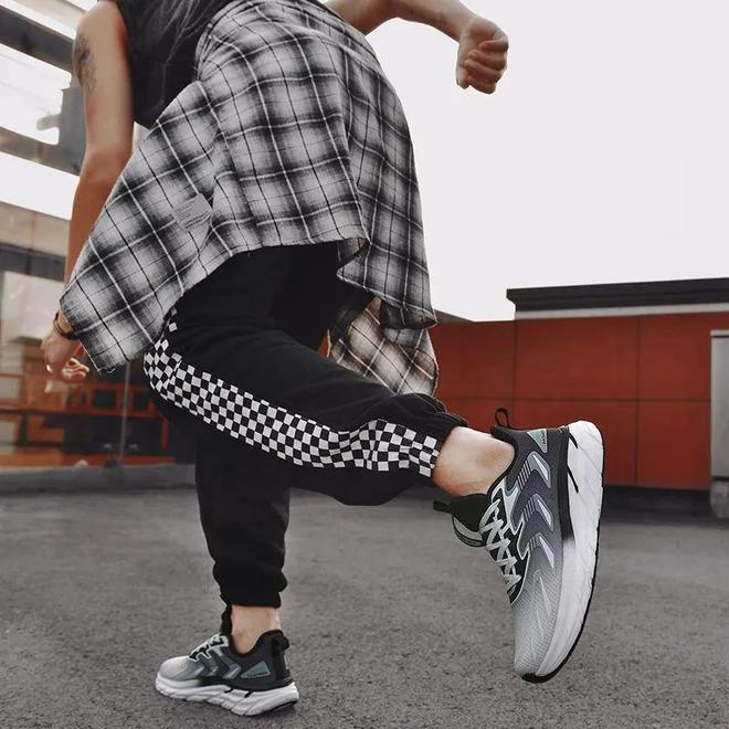 B体育：跑鞋这种东西100元和1000元差别有多大？(图5)