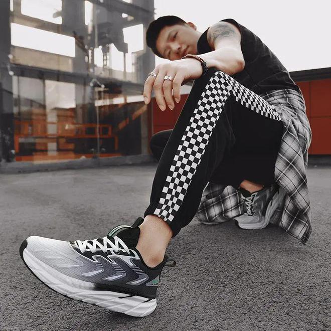 B体育：跑鞋这种东西100元和1000元差别有多大？(图8)