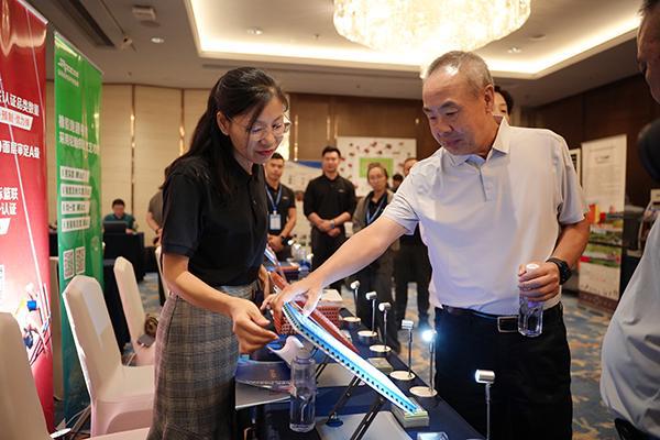 B·sport（中国体育）：杰锐体育聚焦跑道卷材挤出工艺共话场馆未来(图2)