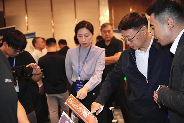 B·sport（中国体育）：杰锐体育聚焦跑道卷材挤出工艺共话场馆未来(图3)