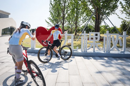 B·sport（中国体育）：大咖騎行打卡精華賽段首屆環上海·新城自行車賽呈現絕美景觀體育(图10)