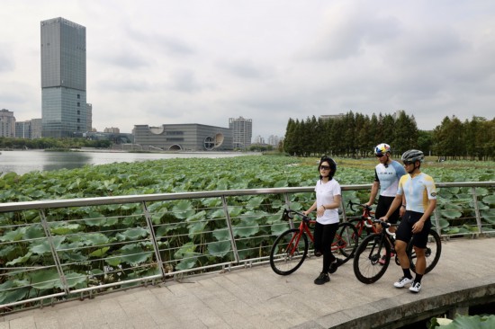 B·sport（中国体育）：大咖騎行打卡精華賽段首屆環上海·新城自行車賽呈現絕美景觀體育(图3)