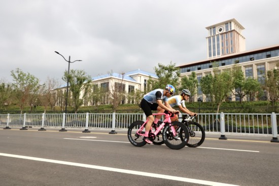 B·sport（中国体育）：大咖騎行打卡精華賽段首屆環上海·新城自行車賽呈現絕美景觀體育(图4)