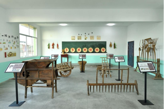 继大山里的天文台之后拼多多又将农耕博物馆搬进村小校园(图1)