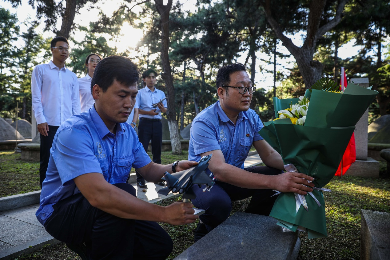 B体育：鲲鹏再展翅英雄归故乡(图7)