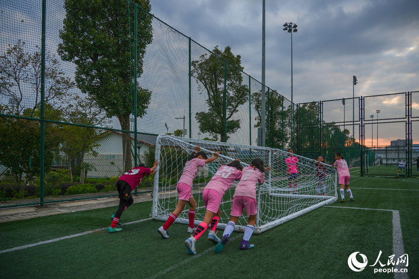 B体育：赣南山区正因“球变”(图5)