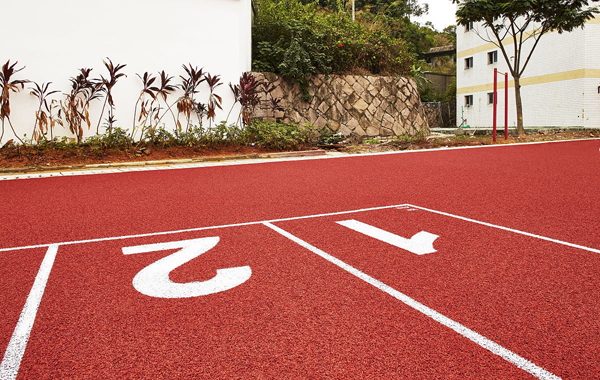 B体育：复合塑胶跑道的特点及施工工艺(图1)