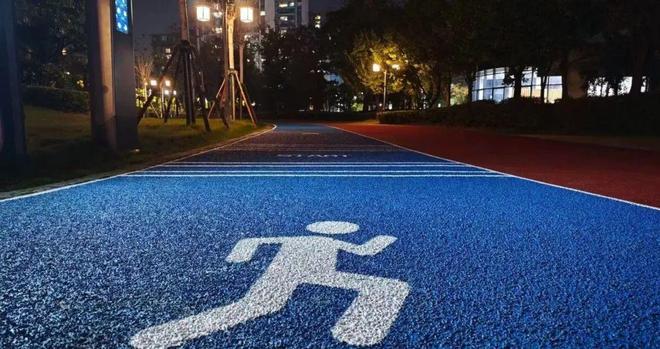 B·sport（中国体育）：千鹤湖体育公园升级啦！“智慧跑道”解锁跑步新玩法→(图3)