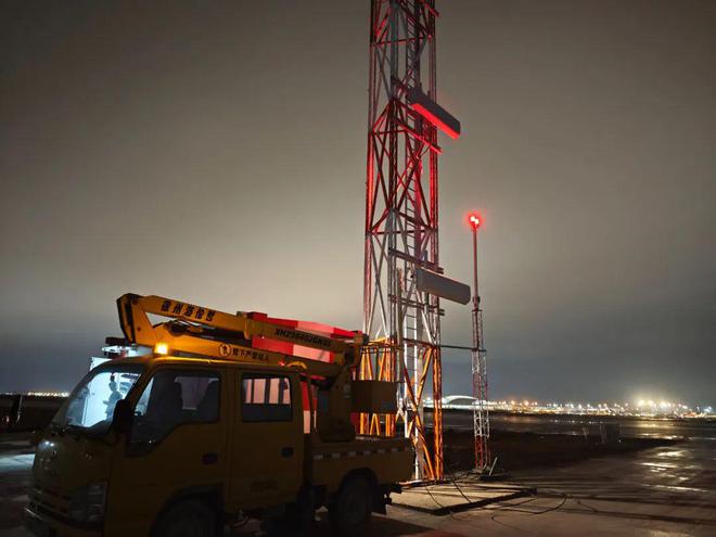 为跑道架起导航“灯塔”(图1)