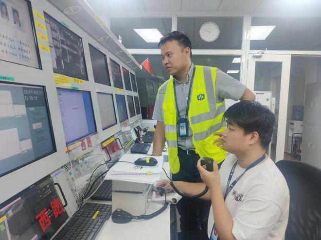 为跑道架起导航“灯塔”(图2)